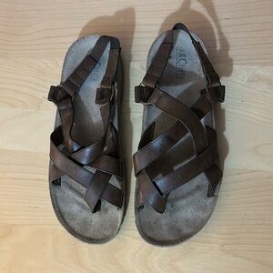 White Mountain sandals